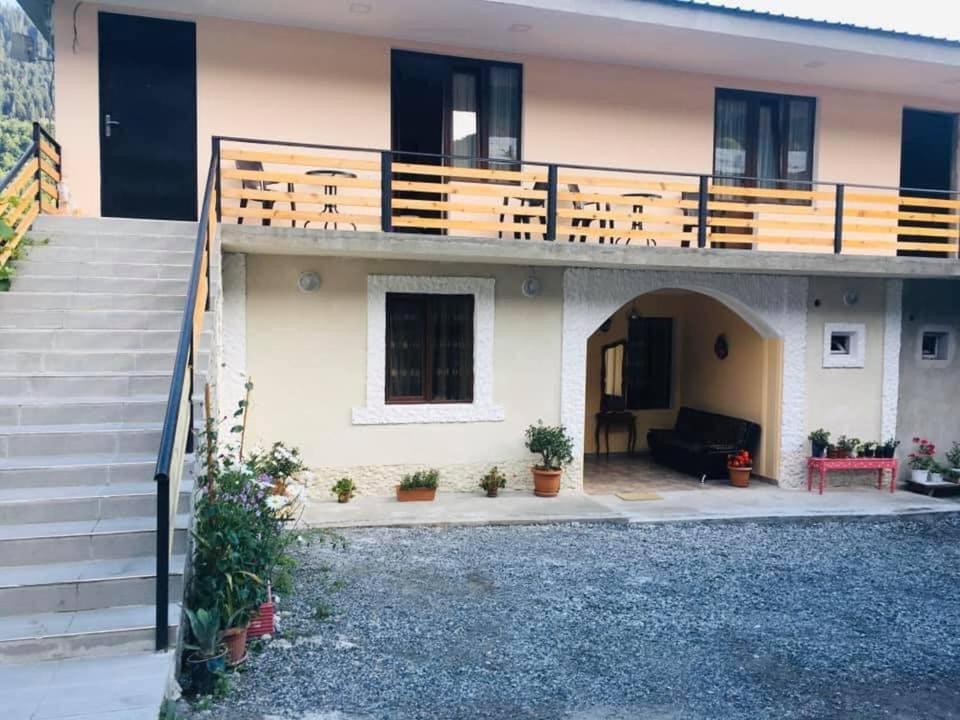 Guesthouse Kurdiani In Местия Екстериор снимка